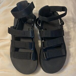Teva flatform Mevia Sandles color black size 7 never worn